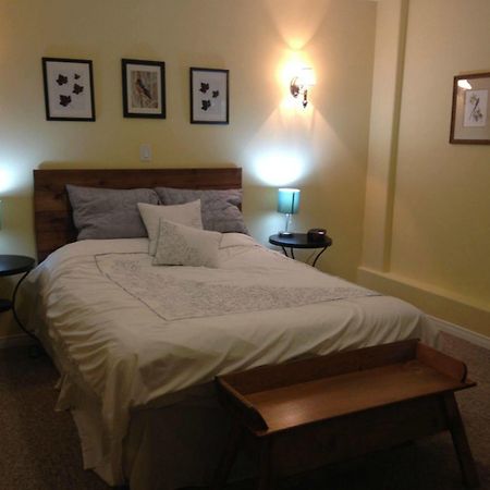 The Treehouse Bed And Breakfast Flesherton ภายนอก รูปภาพ