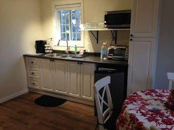 The Treehouse Bed And Breakfast Flesherton ภายนอก รูปภาพ