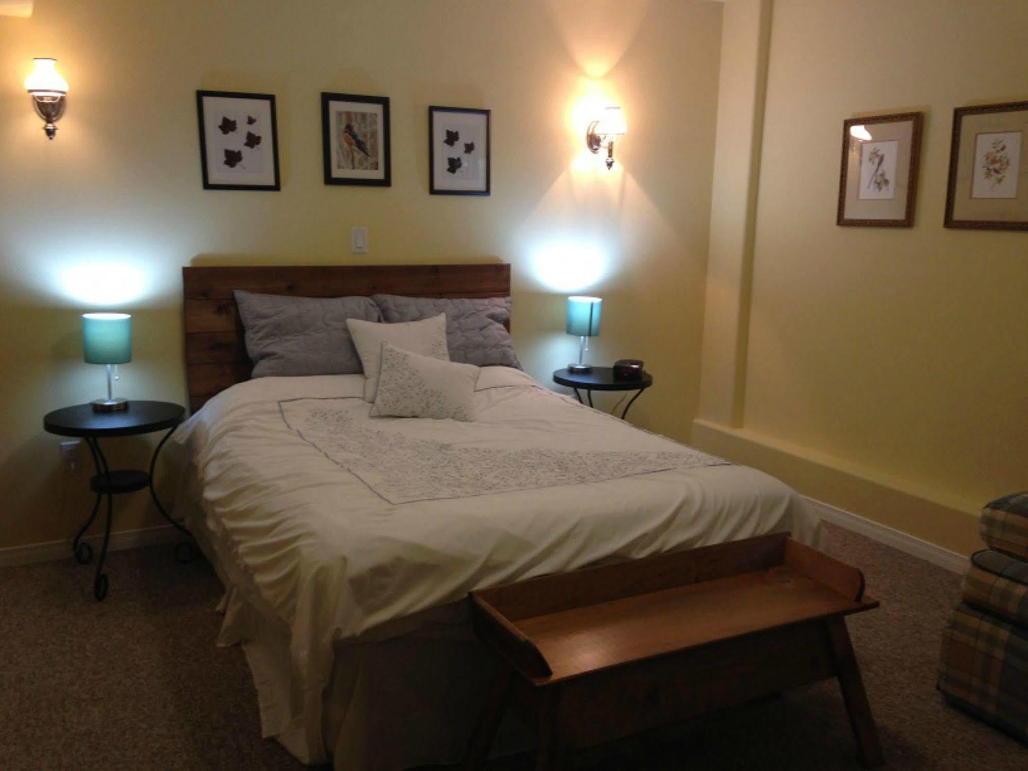 The Treehouse Bed And Breakfast Flesherton ภายนอก รูปภาพ